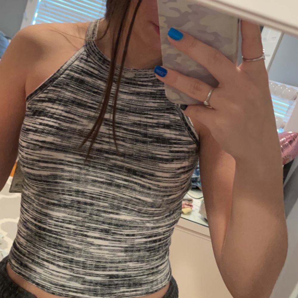 black and white tank top w grey